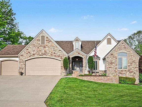 4th image of 527 Canyon Dr