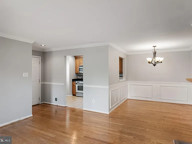 419 Atlanta Ct — Photo 8