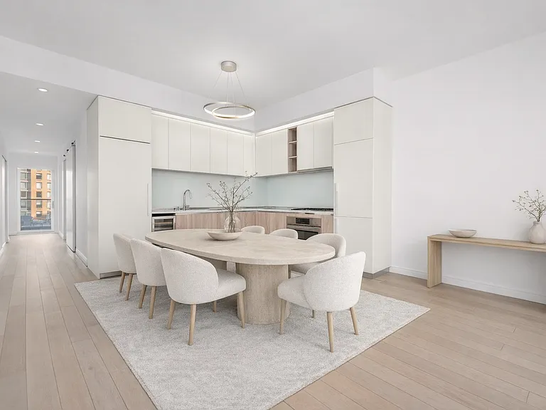 555 W 43rd St #7A — Photo 5