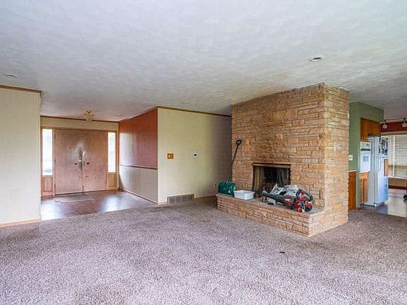 5th image of 5585 Maefel Ln