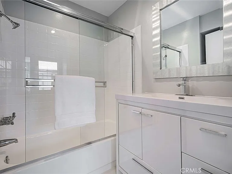 6323 Reseda Blvd #2 — Photo 17