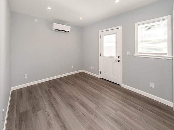 2nd image of 1823 Keeler St
