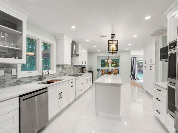 47 Dedham St, Sharon, MA 02067