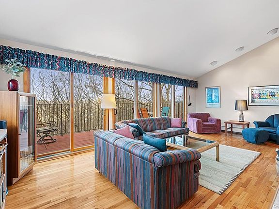 5th image of 190 Forest Dr