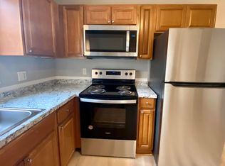 351-353 Hope St #4/2E, Fall River, MA 02721