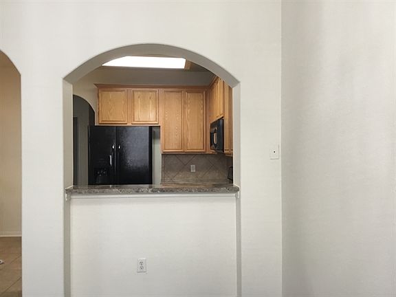 5th image of 15818 Collinsville Dr