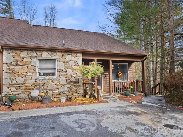 51 Poplar Tree Ln, Etowah, NC 28729