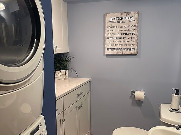 1/2 Bath and Laundry