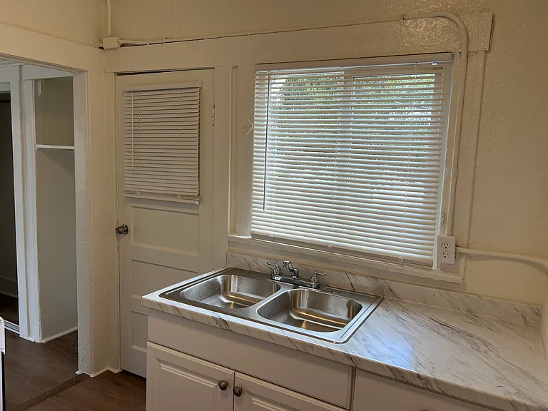 1040 Martin Luther King Jr Ave #1 — Photo 5