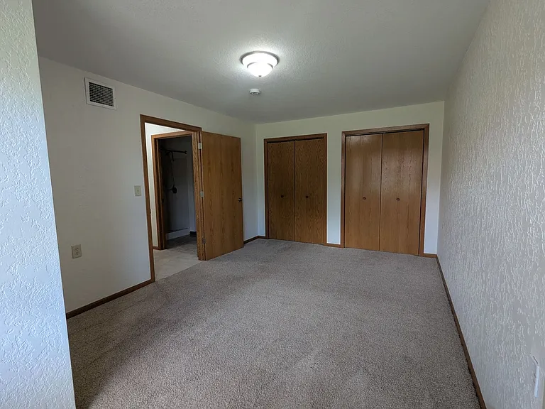 1100 Grove St — Photo 9