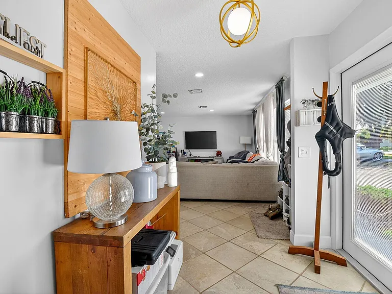 320 Riverdale Rd — Photo 8
