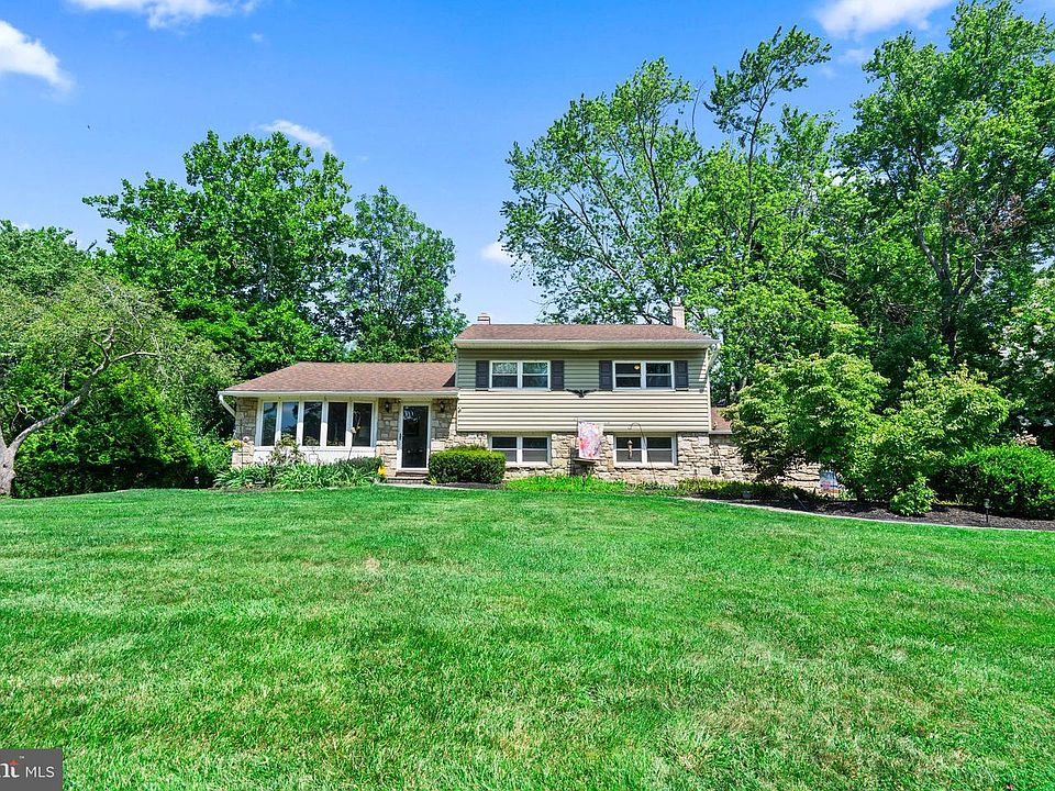 1st image of 708 Oak Terrace Dr