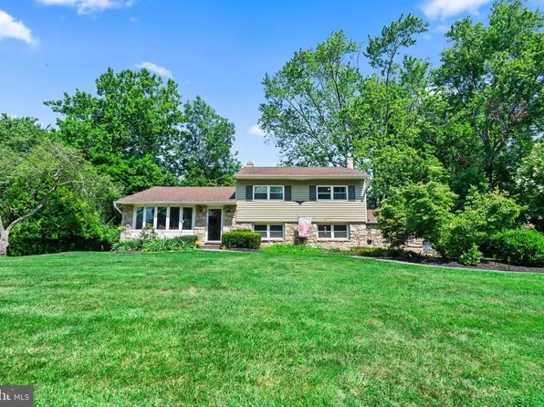 708 Oak Terrace Dr, Ambler, PA 19002