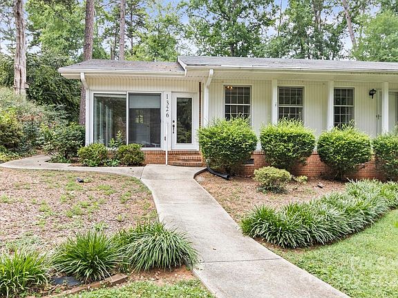 5th image of 1326 Wiltshire Pl