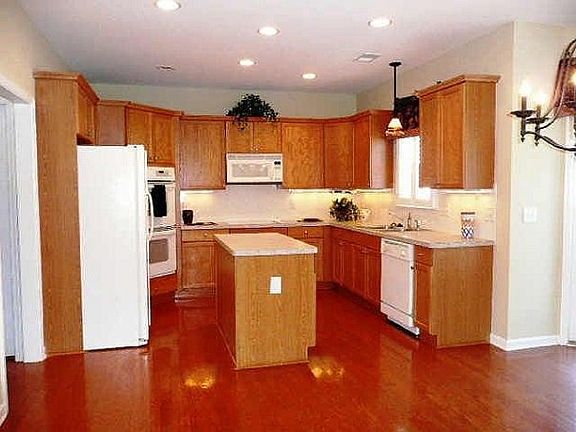 3rd image of 441 English Ivy Way