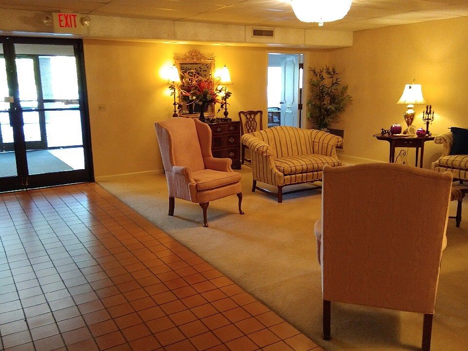 2nd image of 200 Sanders Ferry Rd APT 1110