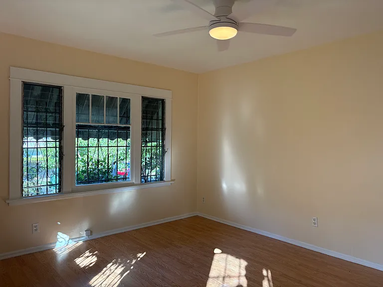 4228 Gateway Ave — Photo 2