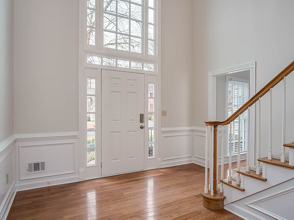 5th image of 210 Sandridge Ct