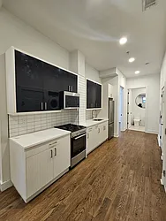 73 Court House Place, #R1