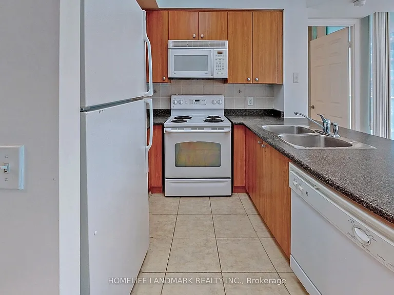 30 Grand Trunk Cres #901 — Photo 13