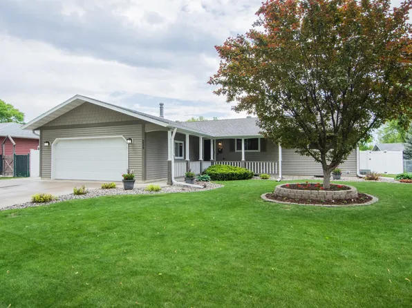 229 30th Ave N, Fargo, ND 58102