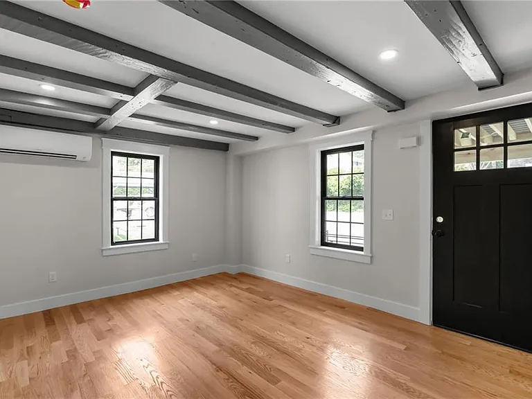 474 Thames St #1-R — Photo 5