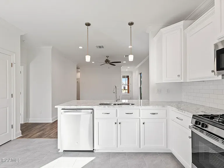 120 Sojourner Dr — Photo 9