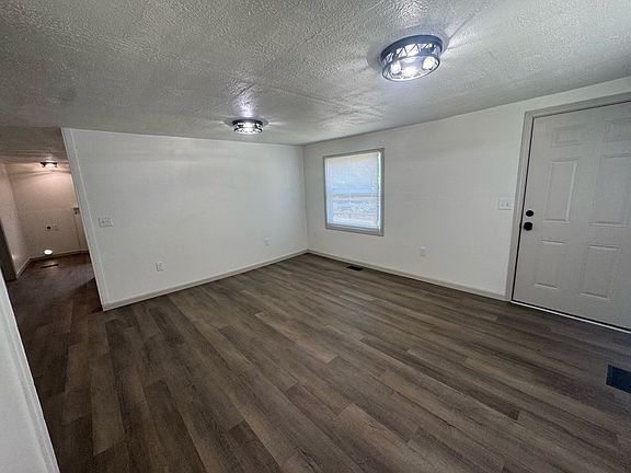3rd image of 1113 Bloomingdale Pike