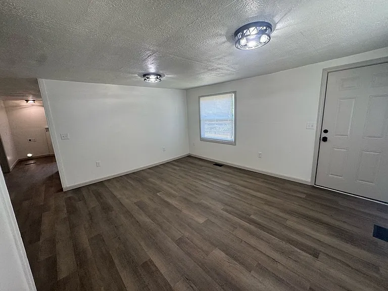 1113 Bloomingdale Pike — Photo 5