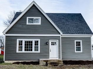 5984 S 33rd St, Greenfield, WI 53221