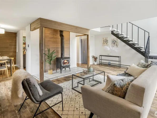 10741 Burke Avenue N, Seattle, WA 98133