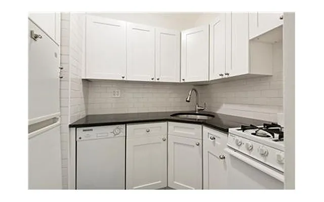 Rented by Douglas Elliman | media 8