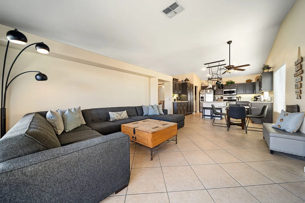 3 bed, 2003 sqft, $4,500 — Photo 4