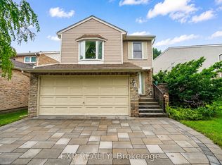 61 Wintermute Blvd, Toronto, ON M1W3M7
