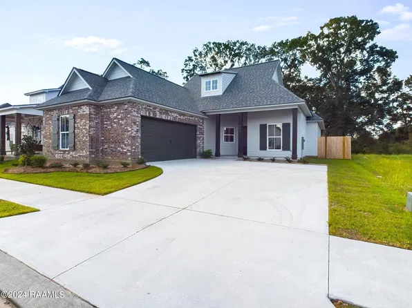 304 Manor House Ln, Lafayette, LA 70507