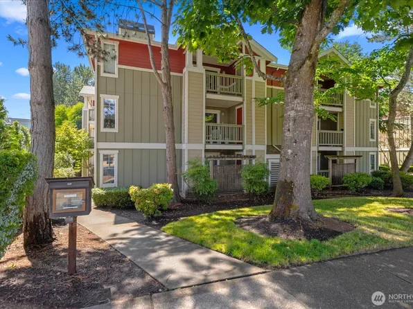 7711 NE 175th Street #F202, Kenmore, WA 98028