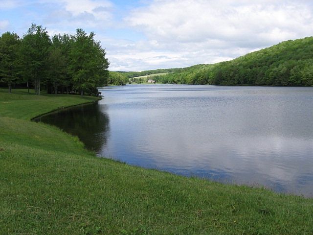 2nd image of 4 Lakeside Dr