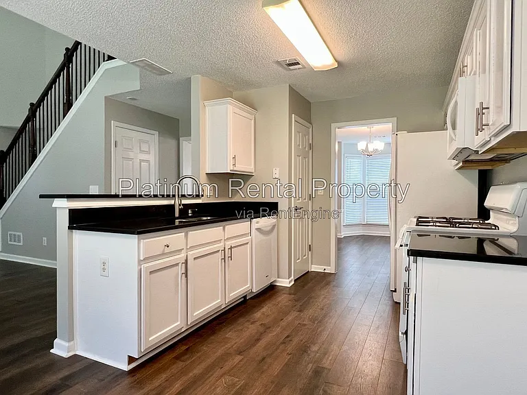 2813 Priestcliff Dr SE — Photo 10