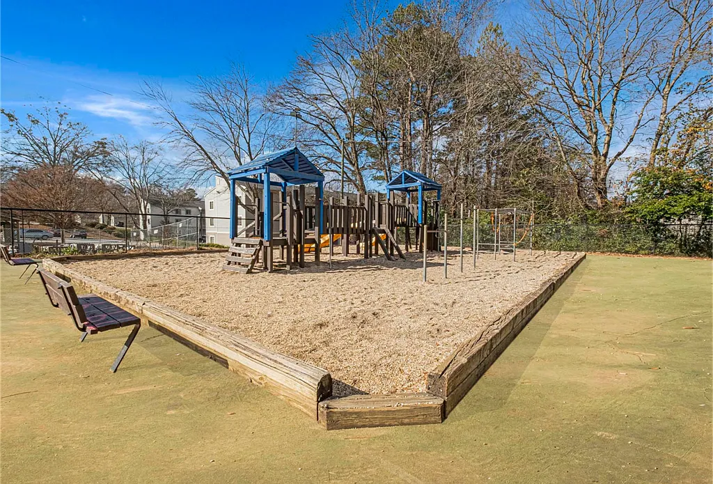 Springdale Glen — Photo 3