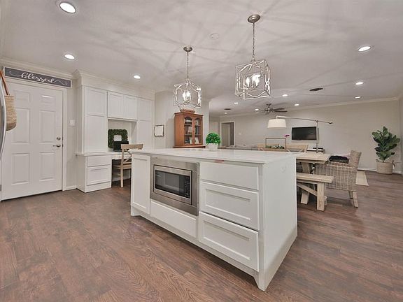 3rd image of 8910 Bintliff Dr