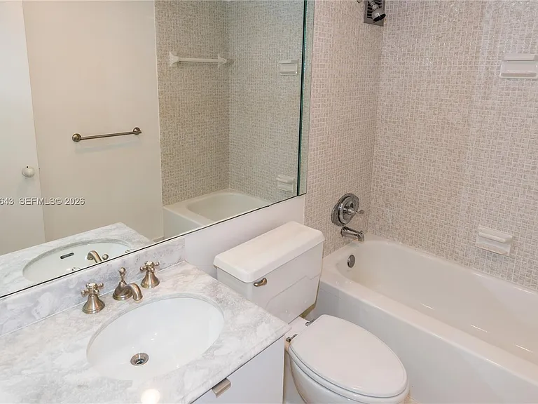 10101 E Bay Harbor Dr #404 — Photo 16