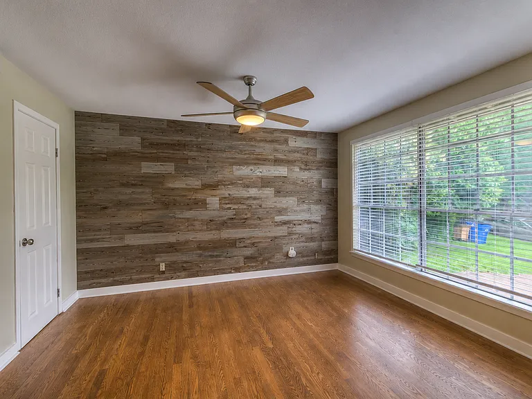 401 Cherry Hill Dr — Photo 5