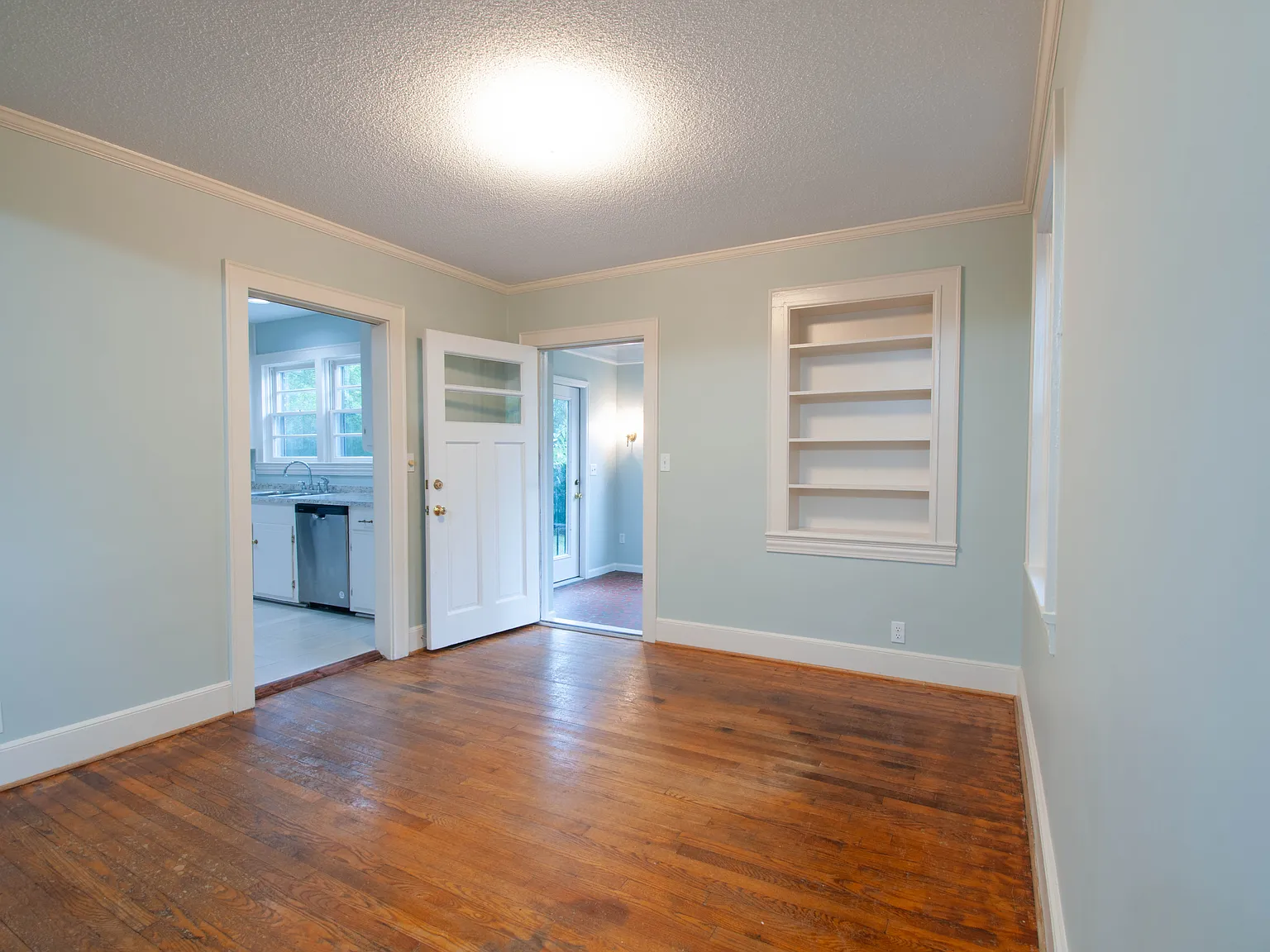 3 bed, 1357 sqft, $1,700 — Photo 3