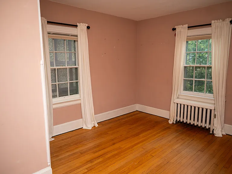 1347 Union St — Photo 16