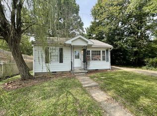 713 N 7th St, Herrin, IL 62948