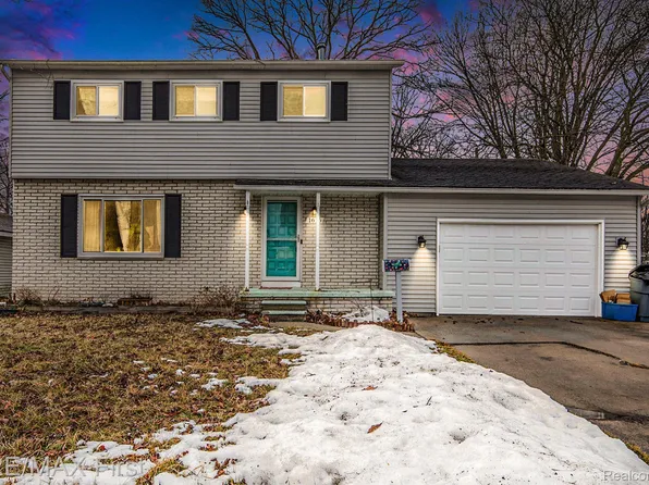 1616 Connecticut Ave, Marysville, MI 48040