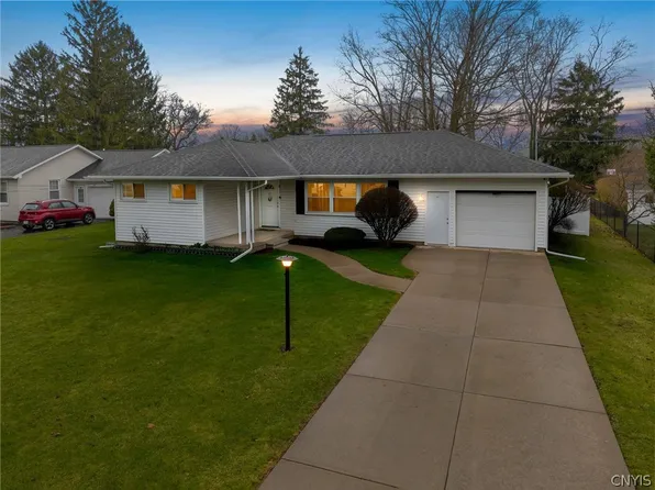 37 Highland St, Auburn, NY 13021