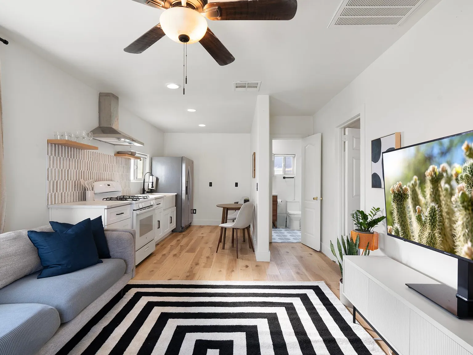 2145 E Sheridan St — Photo 1