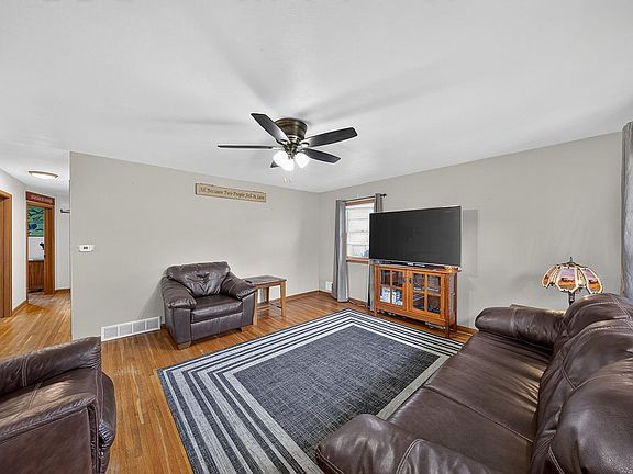 4th image of 1115 1st Ave SE