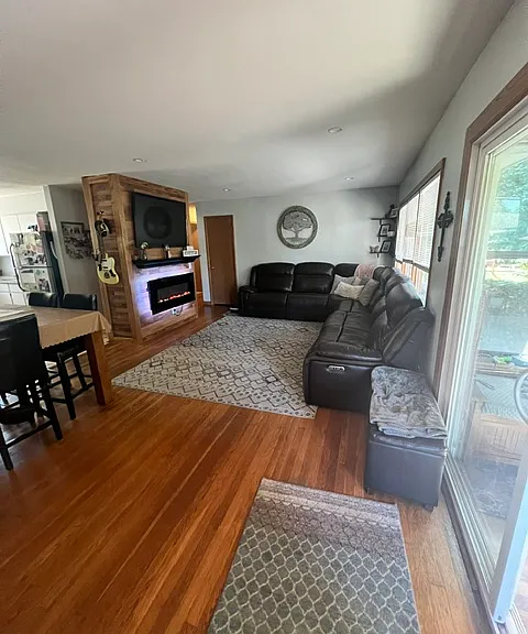 525 Meadow Ln — Photo 1